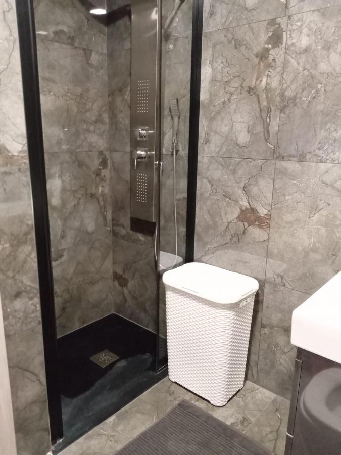 Paola With Free Private Parking Place Apartamento